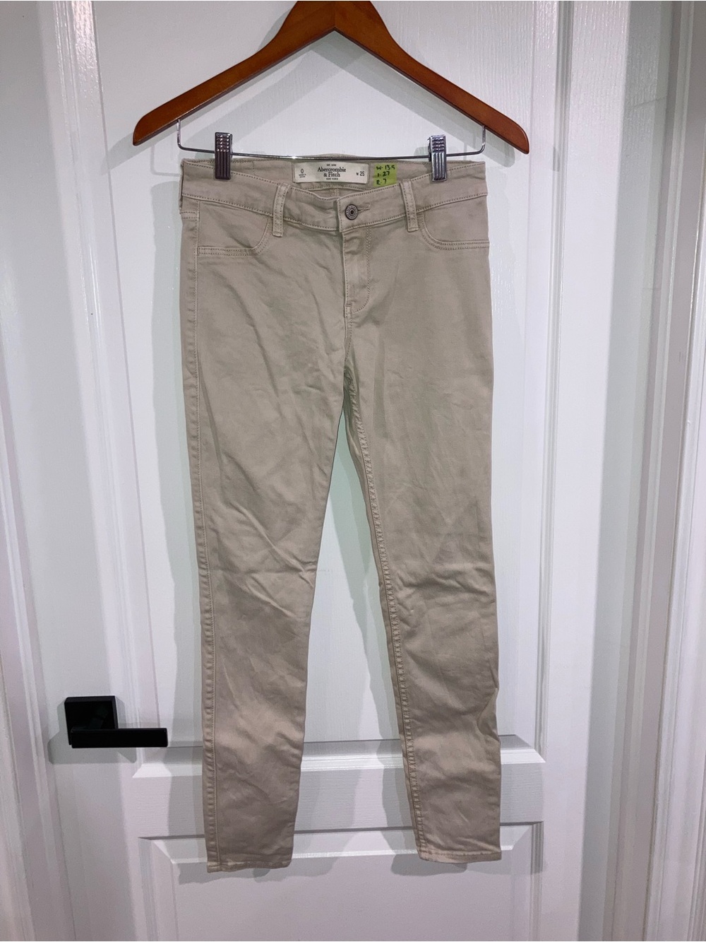 Abercrombie & Fitch Beige Skinny Jeans - size 0